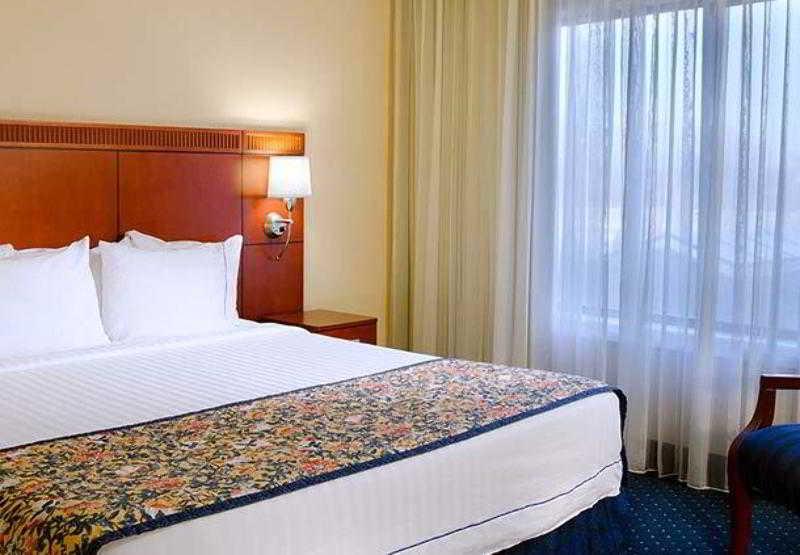 Courtyard Chicago Highland Park/northbrook 3*